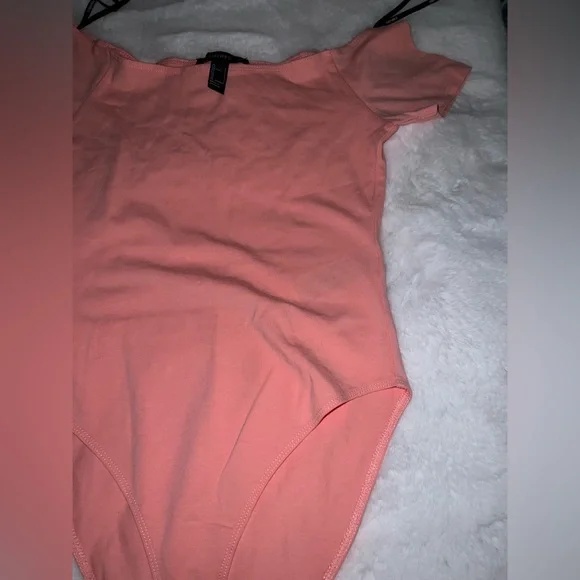 4/$10 Bundle Sale: NWOT Forever 21 Off Shoulder Short Sleeve Bodysuit - Picture 3 of 4